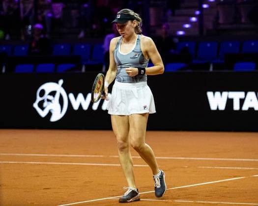 Ekaterina Alexandrova RUS Ekaterina Alexandrova RUS vs Ons Jabeur TUN GER Porsche Tennis Grand Prix GP Stuttgart 2024, Porsche Arena, 17 04 2024 GER Porsche Tennis Grand Prix GP Stuttgart 2024 Porsche Arena, 17 04 2024 Stuttgart Copyright: xEibner-Pressefoto RogerxBuerkex EP