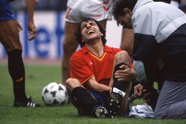 TOMAS Pedro Tomas Renones Crego, ESP has been fouled and is sitting on the pitch with a pained face, Denmark DEN Spain ESP 2 3, EURO 1988 in Germany, 15 06 1988 at Niedersachsenstadion Hannover, Â
