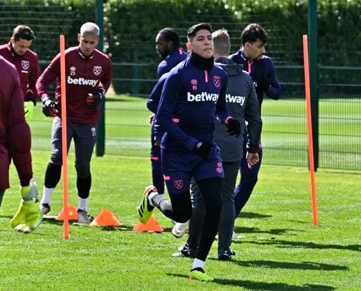 West Ham Training Edson Ãlvarez (West Ham) during the West Ham open training session at the West Ham training ground, Romford. Romford West Ham United Training Ground UK Copyright: xMartinxDaltonx WestHam_Training_170424_MD_027