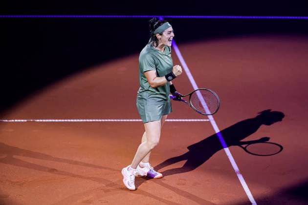 Ons Jabeur TUN win the match, has won the match Ekaterina Alexandrova RUS vs Ons Jabeur TUN GER Porsche Tennis Grand Prix GP Stuttgart 2024, Porsche Arena, 17 04 2024 GER Porsche Tennis Grand Prix GP Stuttgart 2024 Porsche Arena, 17 04 2024 Stuttgart Copyright: xEibner-Pressefoto RogerxBuerkex EP