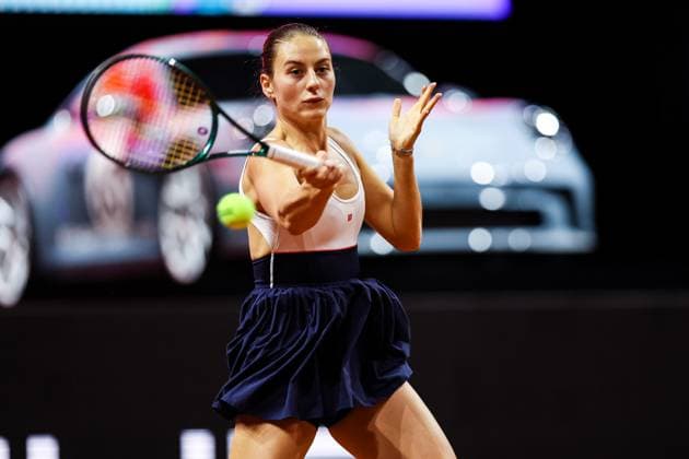 Marta Kostyuk UKR Marta Kostyuk UKR vs Laura Siegemund GER GER Porsche Tennis Grand Prix GP Stuttgart 2024, Porsche Arena, 17 04 2024 GER Porsche Tennis Grand Prix GP Stuttgart 2024 Porsche Arena, 17 04 2024 Stuttgart Copyright: xEibner-Pressefoto RogerxBuerkex EP