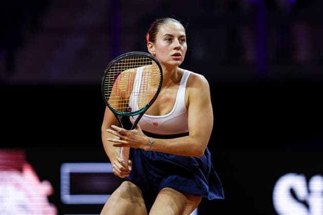 Marta Kostyuk UKR Marta Kostyuk UKR vs Laura Siegemund GER GER Porsche Tennis Grand Prix GP Stuttgart 2024, Porsche Arena, 17 04 2024 GER Porsche Tennis Grand Prix GP Stuttgart 2024 Porsche Arena, 17 04 2024 Stuttgart Copyright: xEibner-Pressefoto RogerxBuerkex EP