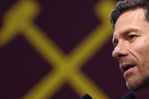 Leverkusen Pressekonferenz 17. April 2024, London EUROPA League Bayer 04 Leverkusen Pressekonferenz Leverkusen Cheftrainer Xabi Alonso Foto Charlotte Wilson Abseits London UK  Copyright: xCharlottexWilsonx xOffsidexOffside