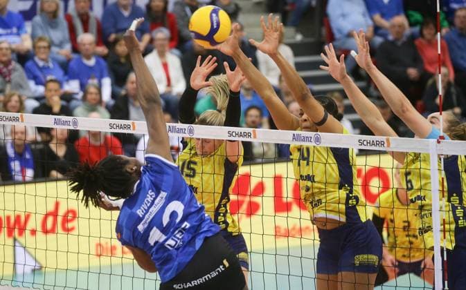 Stuttgart , Volleyball Bundesliga Womens PlayOff Final Game 2, Allianz MTV Stuttgart vs SSC Palmberg Schwerin , left Krystal Rivers Stgt