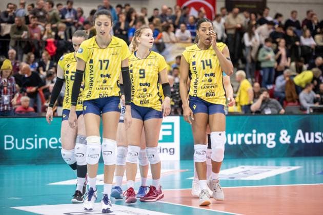 Visibly disappointed after losing set Allianz MTV Stuttgart SSC Palmberg Schwerin, Sport, Volleyball Bundesliga, Women, VBL, Season 2023 24, German Championship Final Game 2, 17 04 2024, Stuttgart SCHARRena , DEU GER, Allianz MTV Stuttgart SSC Palmberg Schwerin, Volleyball, Bundesliga, easycredit VBL, German Championship Final Game 2, Season 2023 2024, 17 04 2024 Stuttgart Copyright: xSandyxDinkelackerx EP_SDR