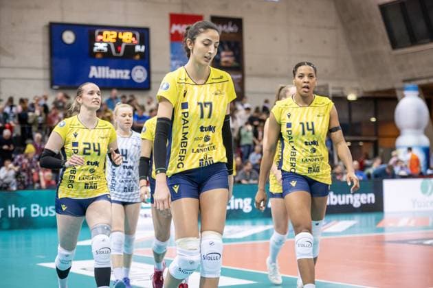 Visibly disappointed after losing set Allianz MTV Stuttgart SSC Palmberg Schwerin, Sport, Volleyball Bundesliga, Women, VBL, Season 2023 24, German Championship Final Game 2, 17 04 2024, Stuttgart SCHARRena , DEU GER, Allianz MTV Stuttgart SSC Palmberg Schwerin, Volleyball, Bundesliga, easycredit VBL, German Championship Final Game 2, Season 2023 2024, 17 04 2024 Stuttgart Copyright: xSandyxDinkelackerx EP_SDR