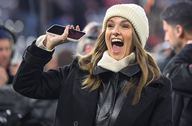 17 04 2024, xemx, Football UEFA Champions League, FC Bayern Muenchen Arsenal London emspor, v l Laura Wontorra DFL DFB REGULATIONS PROHIBIT ANY USE OF PHOTOGRAPHS as IMAGE SEQUENCES and or QUASI VIDEO Muenchen