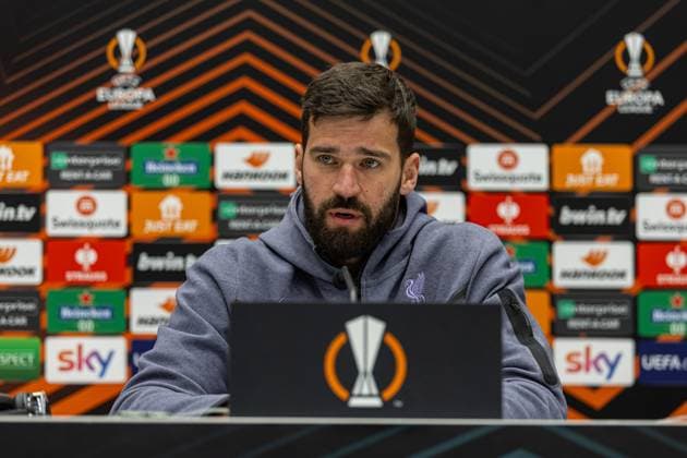 Football - UEFA Europa League - Quarter-Final 2nd Leg - BC Atalanta v Liverpool FC - MD-1 BERGAMO, ITALY - Wednesday, April 17, 2024: Liverpool s goalkeeper Alisson Becker during a press conference, PK, Pressekonferenz at the Stadio Atleti Azzurri d Italia ahead of the UEFA Europa League Quarter-Final 2nd Leg match between BC Atalanta and Liverpool FC. (Photo by David Rawcliffe Propaganda) BERGAMO Stadio Atleti Azzurri d Italia LOMBARDY ITALY  Copyright: xDavidxRawcliffex P2024-04-17-Atalanta_Liverpool_MD-1-22