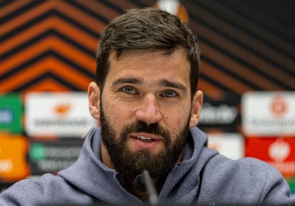 Football - UEFA Europa League - Quarter-Final 2nd Leg - BC Atalanta v Liverpool FC - MD-1 BERGAMO, ITALY - Wednesday, April 17, 2024: Liverpool s goalkeeper Alisson Becker during a press conference, PK, Pressekonferenz at the Stadio Atleti Azzurri d Italia ahead of the UEFA Europa League Quarter-Final 2nd Leg match between BC Atalanta and Liverpool FC. (Photo by David Rawcliffe Propaganda) BERGAMO Stadio Atleti Azzurri d Italia LOMBARDY ITALY  Copyright: xDavidxRawcliffex P2024-04-17-Atalanta_Liverpool_MD-1-29