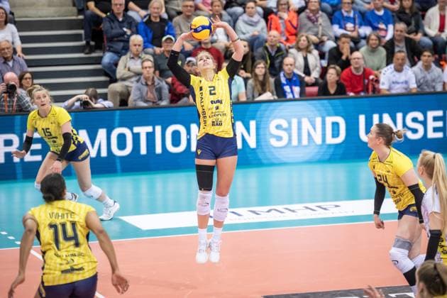 Pia Kaestner SSC Palmberg Schwerin, 02 ball reception Allianz MTV Stuttgart SSC Palmberg Schwerin, Sport, Volleyball Bundesliga, Women, VBL, Season 2023 24, German Championship Final Game 2, 17 04 2024, Stuttgart SCHARRena , DEU GER, Allianz MTV Stuttgart SSC Palmberg Schwerin, Volleyball, Bundesliga, easycredit VBL, German Championship Final Game 2, Season 2023 2024, 17 04 2024 Stuttgart Copyright: xSandyxDinkelackerx EP_SDR