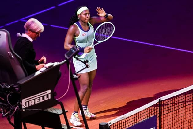 Coco Gauff USA win the match, wins the match against Sachia Vickery USA Coco thanks the crowd Sachia Vickery USA vs Coco Gauff USA GER Porsche Tennis Grand Prix GP Stuttgart 2024, Porsche Arena, 17 04 2024 GER Porsche Tennis Grand Prix GP Stuttgart 2024 Porsche Arena, 17 04 2024 Stuttgart Copyright: xEibner-Pressefoto RogerxBuerkex EP