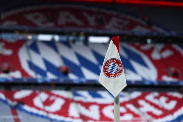 Soccer Champions League quarter final FC Bayern Munich FC Arsenal on 17 04 2024 at the Allianz Arena in Munich Symbol image Symbol photo Corner flag in the colors logo of FC Bayern Munich xMSx
