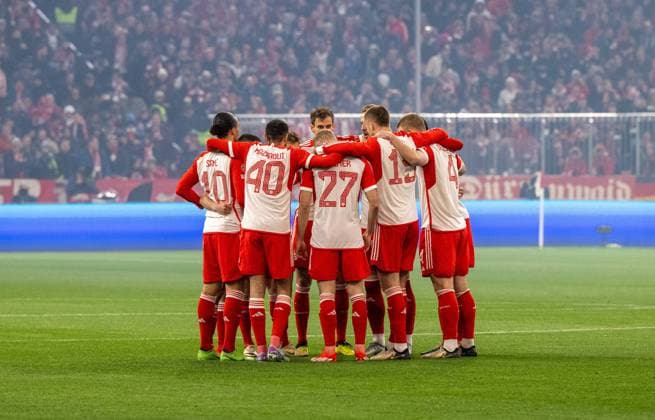 Football, Men, 2023 2024 season, Champions League quarter-final, second leg, FC Bayern Munich Arsenal London, Bayern in the circle, 17 04 2024, Copyright: xMatthiasxKochx