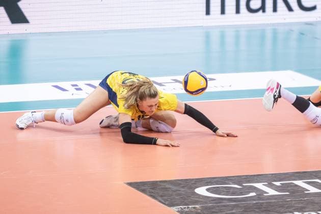 Elles Dambrink SSC Palmberg Schwerin, 15 ball missed Allianz MTV Stuttgart SSC Palmberg Schwerin, Sport, Volleyball Bundesliga, Women, VBL, Season 2023 24, German Championship Final Game 2, 17 04 2024, Stuttgart SCHARRena , DEU GER, Allianz MTV Stuttgart SSC Palmberg Schwerin, Volleyball, Bundesliga, easycredit VBL, German Championship Final Game 2, Season 2023 2024, 17 04 2024 Stuttgart Copyright: xSandyxDinkelackerx EP_SDR