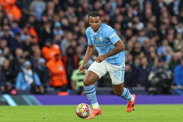 UEFA Champions League Quarter Final Manchester City v Real Madrid Manuel Akanji of Manchester City breaks with the ball during the UEFA Champions League Quarter Final Manchester City vs Real Madrid at Etihad Stadium, Manchester, United Kingdom, 17th April 2024 (Photo by Mark Cosgrove News Images) Manchester Etihad Stadium Manchester United, ManU Kingdom Copyright: xMarkxCosgrove NewsxImagesx