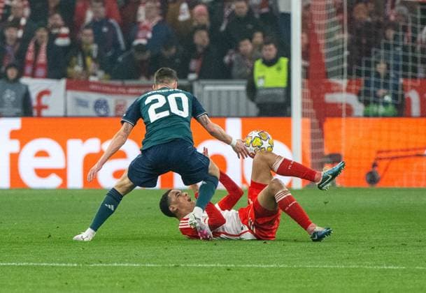 Football, Men, 2023 2024 season, Champions League quarter-final, second leg , FC Bayern Munich Arsenal London, v l Jorginho FC Arsenal , Jamal Musiala FC Bayern Munich , 17 04 2024, Copyright: xMatthiasxKochx