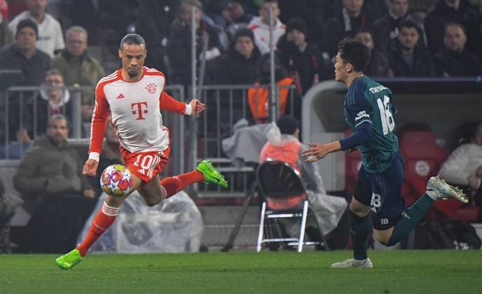 17 04 2024, xemx, Football UEFA Champions League, FC Bayern Muenchen Arsenal London emspor, v l Leroy Sane FC Bayern Muenchen , Takehiro Tomiyasu Arsenal London DFL DFB REGULATIONS PROHIBIT ANY USE OF PHOTOGRAPHS as IMAGE SEQUENCES and or QUASI VIDEO Muenchen