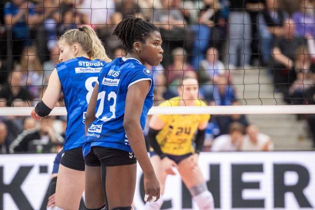 Krystal Rivers Allianz MTV Stuttgart, 13 focused look Allianz MTV Stuttgart SSC Palmberg Schwerin, Sport, Volleyball Bundesliga, Women, VBL, Season 2023 24, German Championship Final Game 2, 17 04 2024, Stuttgart SCHARRena , DEU GER, Allianz MTV Stuttgart SSC Palmberg Schwerin, Volleyball, Bundesliga, easycredit VBL, German Championship Final Game 2, Season 2023 2024, 17 04 2024 Stuttgart Copyright: xSandyxDinkelackerx EP_SDR