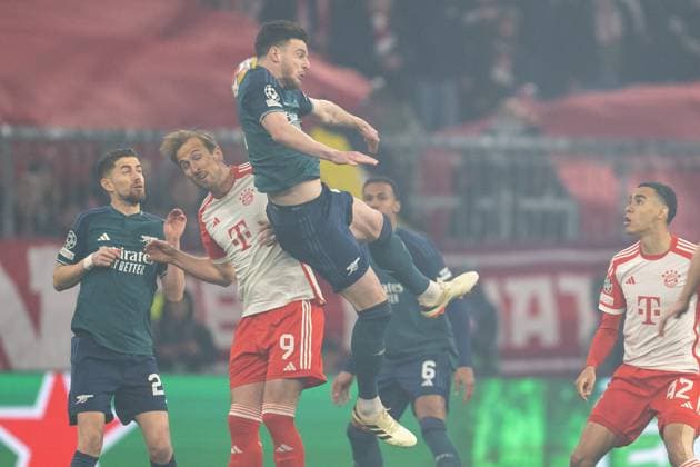 Jorghinho 20 FC Arsenal , Harry Kane 9 FC Bayern Muenchen , Header, FC Bayern Muenchen vs FC Arsenal, Football, Champions League quarter-final second leg, 17 04 2024 DFB regulations prohibit any use of photographs as image sequences and or quasi video Muenchen Bayern Germany Copyright: xkolbert-press UlrichxGamelx