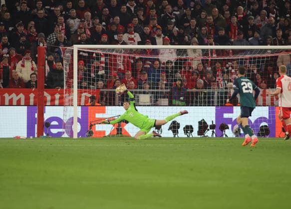 Munich, Germany 17 April 2024 Football, Men, Champions League, Season 2023 2024, Quarter-final second leg, FC Bayern Munich FC Arsenal, Allianz Arena Manuel Neuer FC Bayern Munich saves a shot, world class, save