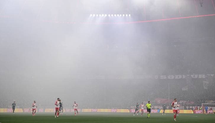FOOTBALL CHAMPIONS LEAGUE SEASON 2023 2024 quarter-final second leg FC Bayern Muenchen FC Arsenal London 17 04 2024 FC Bayern Muenchen Allianz Arena, smoke bombs, smoke, pyro, in the fog fireworks