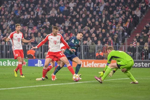 Soccer, UEFA Champions League, 20240417, FC Bayern Munich FC Arsenal In the picture Leon GORETZKA FC Bayern Munich, 8 , Joshua KIMMICH FC Bayern Munich, 6 , Eric DIER FC Bayern Munich, 15 , Gabriel MARTINELLI FC Arsenal, 11 and Manuel NEUER FC Bayern Munich, 1 tackle ball goal chance Munich Allianz Arena Bayern Germany Copyright: Passion2Press MarkusxFischerx