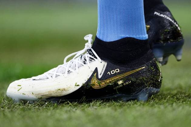 Detail on the boot of Kevin De Bruyne of Manchester City with the words King Kev Manchester City v Real Madrid, UEFA Champions League, Quarter Final, Second Leg, Football, Etihad Stadium, Manchester, UK - 17 Apr 2024 EDITORIAL USE ONLY No use with unauthorised audio, video, data, fixture lists, club league logos or live services. Online in-match use limited to 120 images, no video emulation. No use in betting, games or single club league player publications. Copyright: xMattxWest Shutterstockx 14434933ap