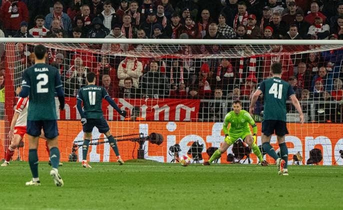 Football, Men, Season 2023 2024, Champions League quarter-final, second leg , FC Bayern Munich Arsenal London, f l William Saliba FC Arsenal , Gabriel Martinelli FC Arsenal , Goalkeeper Manuel Neuer FC Bayern Munich , Declan Rice FC Arsenal , 17 04 2024, Copyright: xMatthiasxKochx