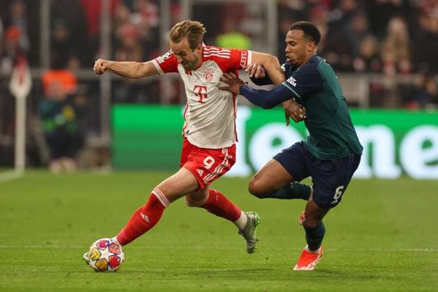in duel, action, with Harry Kane 9 FC Bayern Muenchen , Gabriel Magalhaes 6 FC Arsenal London , FC Bayern Muenchen vs FC Arsenal, Champions League, football, quarter-final, second leg, 17 04 2024 Muenchen Bayern Germany Copyright: xkolbert-press ChristianxKolbertx