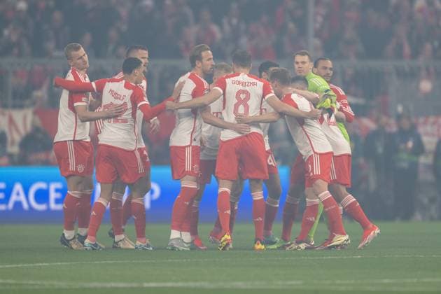Team FC Bayern Muenchen schwoert sich ein, FC Bayern Muenchen vs FC Arsenal, Fußball, Champions League Viertelfinale Rueckspiel, 17 04 2024 DFB regulations prohibit any use of photographs as image sequences and or quasi video Muenchen Bayern Deutschland Copyright: xkolbert-press UlrichxGamelx