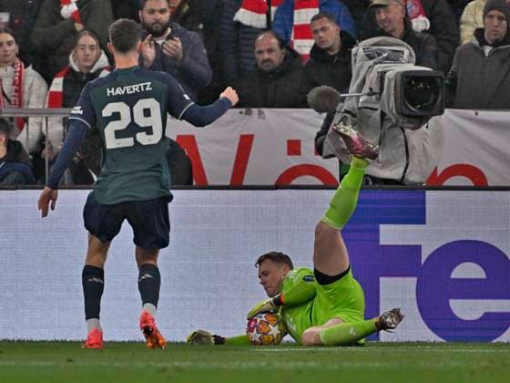 17 04 2024, Football UEFA Championsleague 2023 2024 Quarterfinals, FC Bayern Munich FC Arsenal London, in the Allianz Arena Munich Goalkeeper Manuel Neuer FC Bayern Munich catches the ball DFL and DFB regulations prohibit any use of photographs as image sequences and or quasi video