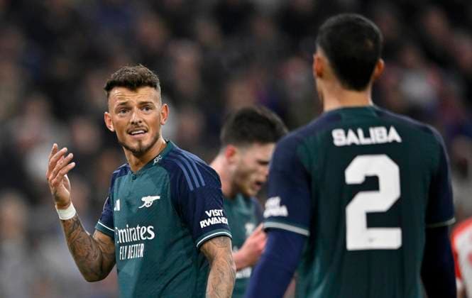 William Saliba FC Arsenal 02 in conversation Discussion with Ben White FC Arsenal 04 FC Bayern Muenchen FCB vs FC Arsenal quarterfinal second leg 17 04 2024 DFL REGULATIONS PROHIBIT ANY USE OF PHOTOGRAPHS AS IMAGE SEQUENCES AND OR QUASI VIDEO FC Bayern Muenchen FCB vs FC Arsenal