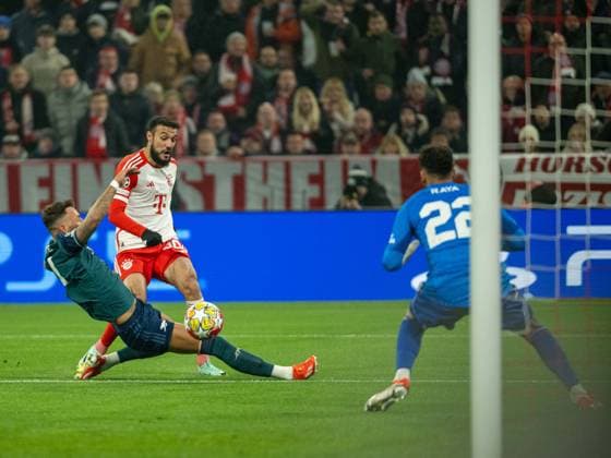 Noussair Marzraoui FC Bayern Muenchen, 40 , David Raya FC Arsenal London, 22 , GER, FC Bayern Muenchen FCB vs FC Arsenal ARS , Football, UEFA Champions League, quarter-final second leg, 2023 2024 season, 17 04 2024, DFB DFL regulations prohibit any use of photographs as image sequences and or quasi video , GER, FC Bayern Muenchen FCB vs FC Arsenal ARS , Fußball, UEFA Champions League, Viertelfinal Rueckspiel, Saison 2023 2024, 17 04 2024 Muenchen Copyright: xEibner-Pressefoto SaschaxWaltherx EP_EER