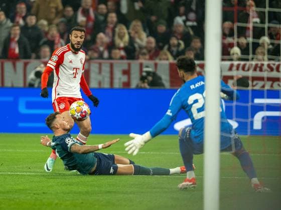 Noussair Marzraoui FC Bayern Muenchen, 40 , David Raya FC Arsenal London, 22 , GER, FC Bayern Muenchen FCB vs FC Arsenal ARS , Football, UEFA Champions League, quarter-final second leg, 2023 2024 season, 17 04 2024, DFB DFL regulations prohibit any use of photographs as image sequences and or quasi video , GER, FC Bayern Muenchen FCB vs FC Arsenal ARS , Fußball, UEFA Champions League, Viertelfinal Rueckspiel, Saison 2023 2024, 17 04 2024 Muenchen Copyright: xEibner-Pressefoto SaschaxWaltherx EP_EER