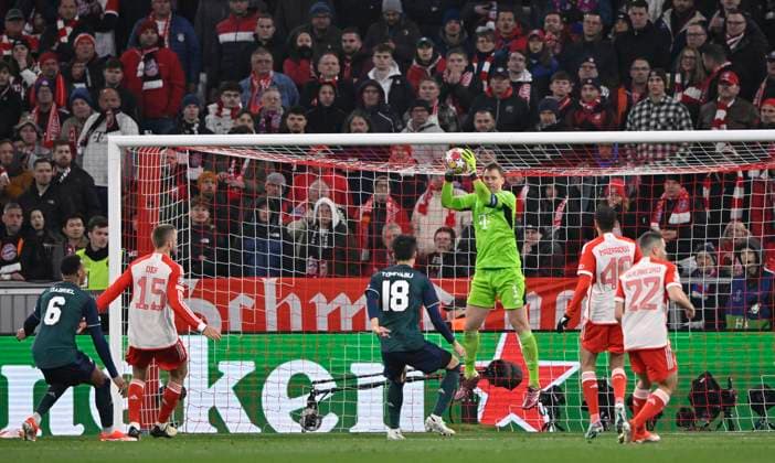 Penalty area scene, goal area scene Goalkeeper Manuel Neuer FC Bayern Muenchen FCB 01 Action in front of Takehiro Tomiyasu FC Arsenal 18 FC Bayern Muenchen FCB vs FC Arsenal quarter-final second leg 17 04 2024 DFL REGULATIONS PROHIBIT ANY USE OF PHOTOGRAPHS AS IMAGE SEQUENCES AND OR QUASI VIDEO FC Bayern Muenchen FCB vs FC Arsenal
