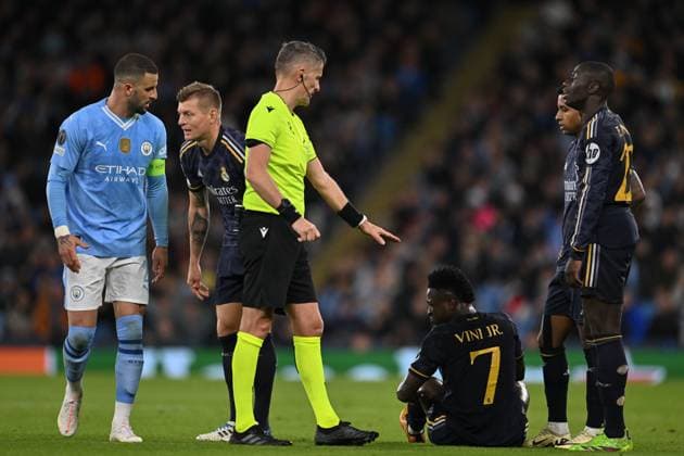 Referee Daniele Orsato speaks to Vinicius Junior of Real Madrid after a tackle during the UEFA Champions League semi final return leg football match between Manchester City and Real Madrid at the Etihad Stadium in Manchester England (Will Palmer SPP) Copyright: xWillxPalmer SPPx spp-en-WiPa-WP9_8542