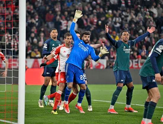 17 04 2024, Football UEFA Champions League 2023 2024 quarter-finals, FC Bayern Munich FC Arsenal London, at Allianz Arena Munich Leon Goretzka FC Bayern Munich vs. goalkeeper David Raya FC Arsenal DFL and DFB regulations prohibit any use of photographs as image sequences and or quasi video