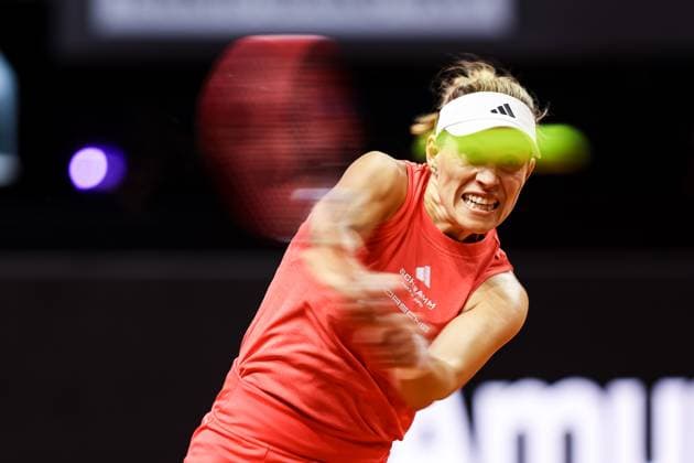 Angelique Kerber GER Emma Raducanu GBR vs Angelique Kerber GER GER Porsche Tennis Grand Prix GP Stuttgart 2024, Porsche Arena, 17 04 2024 GER Porsche Tennis Grand Prix GP Stuttgart 2024 Porsche Arena, 17 04 2024 Stuttgart Copyright: xEibner-Pressefoto RogerxBuerkex EP