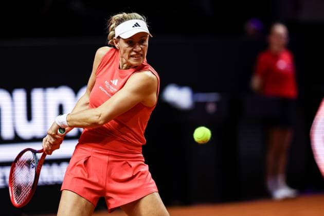 Angelique Kerber GER Emma Raducanu GBR vs Angelique Kerber GER GER Porsche Tennis Grand Prix GP Stuttgart 2024, Porsche Arena, 17 04 2024 GER Porsche Tennis Grand Prix GP Stuttgart 2024 Porsche Arena, 17 04 2024 Stuttgart Copyright: xEibner-Pressefoto RogerxBuerkex EP