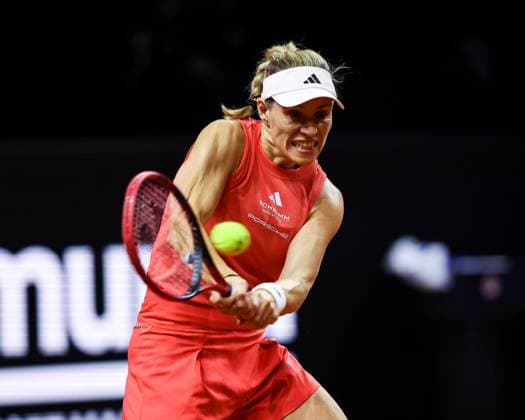 Angelique Kerber GER Emma Raducanu GBR vs Angelique Kerber GER GER Porsche Tennis Grand Prix GP Stuttgart 2024, Porsche Arena, 17 04 2024 GER Porsche Tennis Grand Prix GP Stuttgart 2024 Porsche Arena, 17 04 2024 Stuttgart Copyright: xEibner-Pressefoto RogerxBuerkex EP