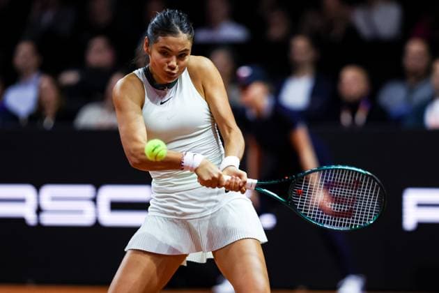 Emma Raducanu GBR Emma Raducanu GBR vs Angelique Kerber GER GER Porsche Tennis Grand Prix GP Stuttgart 2024, Porsche Arena, 17 04 2024 GER Porsche Tennis Grand Prix GP Stuttgart 2024 Porsche Arena, 17 04 2024 Stuttgart Copyright: xEibner-Pressefoto RogerxBuerkex EP