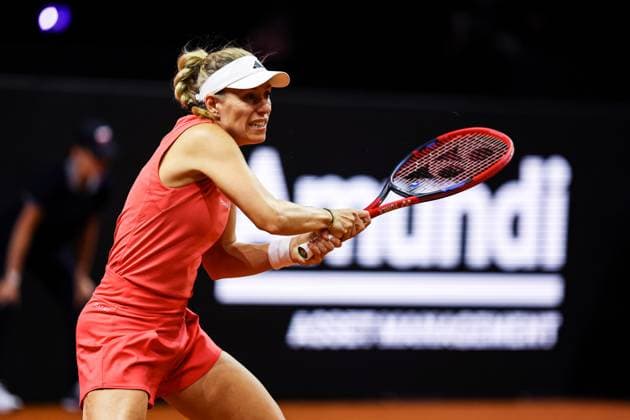 Angelique Kerber GER Emma Raducanu GBR vs Angelique Kerber GER GER Porsche Tennis Grand Prix GP Stuttgart 2024, Porsche Arena, 17 04 2024 GER Porsche Tennis Grand Prix GP Stuttgart 2024 Porsche Arena, 17 04 2024 Stuttgart Copyright: xEibner-Pressefoto RogerxBuerkex EP