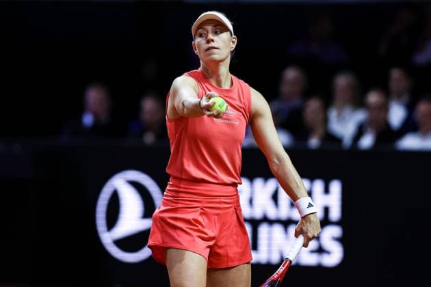 Angelique Kerber GER Emma Raducanu GBR vs Angelique Kerber GER GER Porsche Tennis Grand Prix GP Stuttgart 2024, Porsche Arena, 17 04 2024 GER Porsche Tennis Grand Prix GP Stuttgart 2024 Porsche Arena, 17 04 2024 Stuttgart Copyright: xEibner-Pressefoto RogerxBuerkex EP