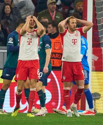 Leon GORETZKA, FCB 8 Harry Kane, FCB 9 sad in the quarter final match FC BAYERN MUENCHEN - FC ARSENAL LONDON of football UEFA Champions League in season 2023 2024 in Munich, Apr 17, 2024. Viertelfinale,, FCB, München
