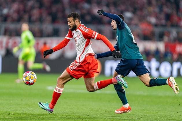 Gabriel Martinelli FC Arsenal London, 11 Noussair Mazraoui FC Bayern Muenchen, 40 FC Bayern Muenchen vs FC Arsenal, Football, UEFA Champions League, Quarter-final quarter-final, 17 04 2024 FC Bayern Muenchen vs FC Arsenal, Football, UEFA Champions League, Quarter-final quarter-final, 17 04 2024 Munich Copyright: xEibner-Pressefoto BahhoxKarax EP_BKA