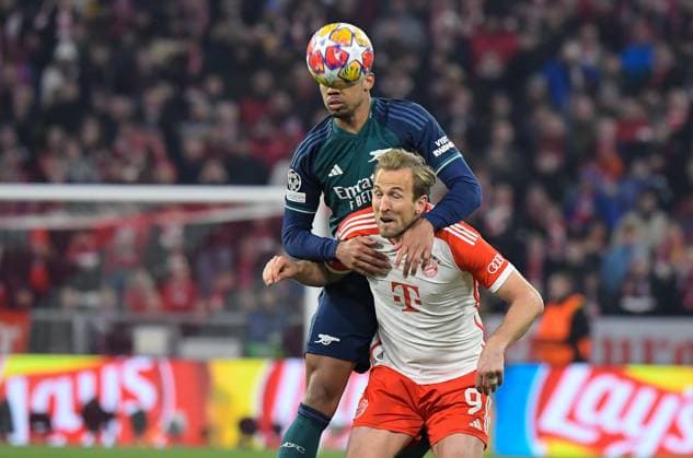 17 04 2024, xemx, Football UEFA Champions League, FC Bayern Muenchen Arsenal London emspor, v l Gabriel Arsenal London , Harry Kane FC Bayern Muenchen duel, action, action, battle for the ball DFL DFB REGULATIONS PROHIBIT ANY USE OF PHOTOGRAPHS as IMAGE SEQUENCES and or QUASI VIDEO Muenchen