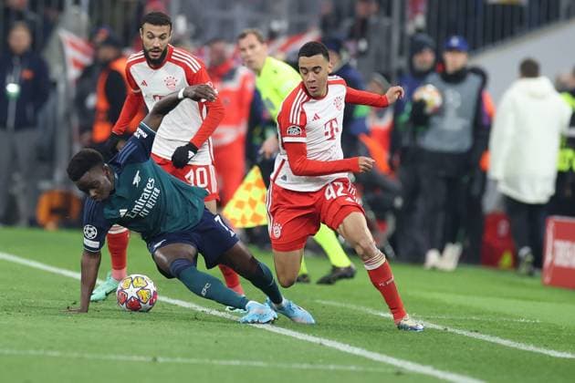in duel, action, with Bukayo Saka 7 FC Arsenal London , Jamal Musiala 42 FC Bayern Muenchen , FC Bayern Muenchen vs FC Arsenal, Champions League, football, quarter-final, second leg, 17 04 2024 Muenchen Bayern Germany Copyright: xkolbert-press ChristianxKolbertx