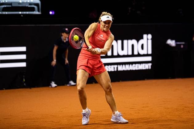 Angelique Kerber GER Emma Raducanu GBR vs Angelique Kerber GER GER Porsche Tennis Grand Prix GP Stuttgart 2024, Porsche Arena, 17 04 2024 GER Porsche Tennis Grand Prix GP Stuttgart 2024 Porsche Arena, 17 04 2024 Stuttgart Copyright: xEibner-Pressefoto RogerxBuerkex EP