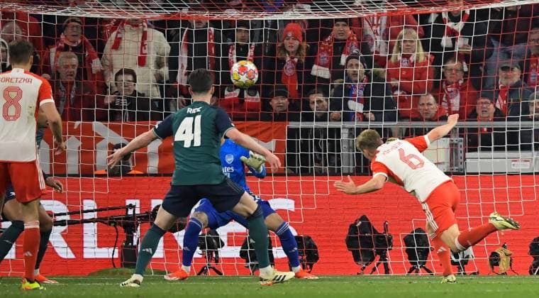 17 04 2024, xemx, Football UEFA Champions League, FC Bayern Muenchen Arsenal London emspor, v l Joshua Kimmich FC Bayern Muenchen Goal scored, erziehlt das Tor zum 1 0 DFL DFB REGULATIONS PROHIBIT ANY USE OF PHOTOGRAPHS as IMAGE SEQUENCES and or QUASI VIDEO Muenchen