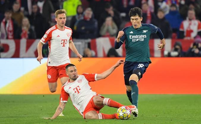 17 04 2024, xemx, Football UEFA Champions League, FC Bayern Muenchen Arsenal London emspor, v l Raphael Guerreiro FC Bayern Muenchen , Takehiro Tomiyasu Arsenal London Zweikampf, Aktion, action, battle for the ball DFL DFB REGULATIONS PROHIBIT ANY USE OF PHOTOGRAPHS as IMAGE SEQUENCES and or QUASI VIDEO Muenchen